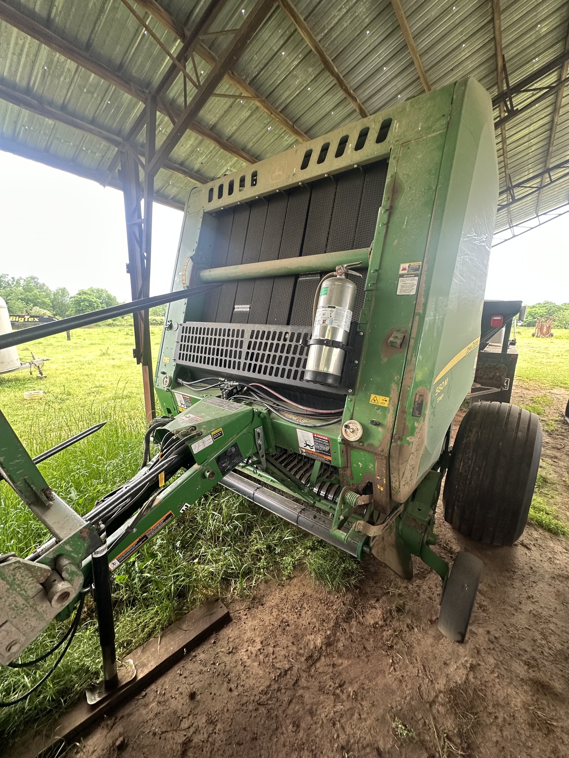 2019 John Deere 560M Image 5
