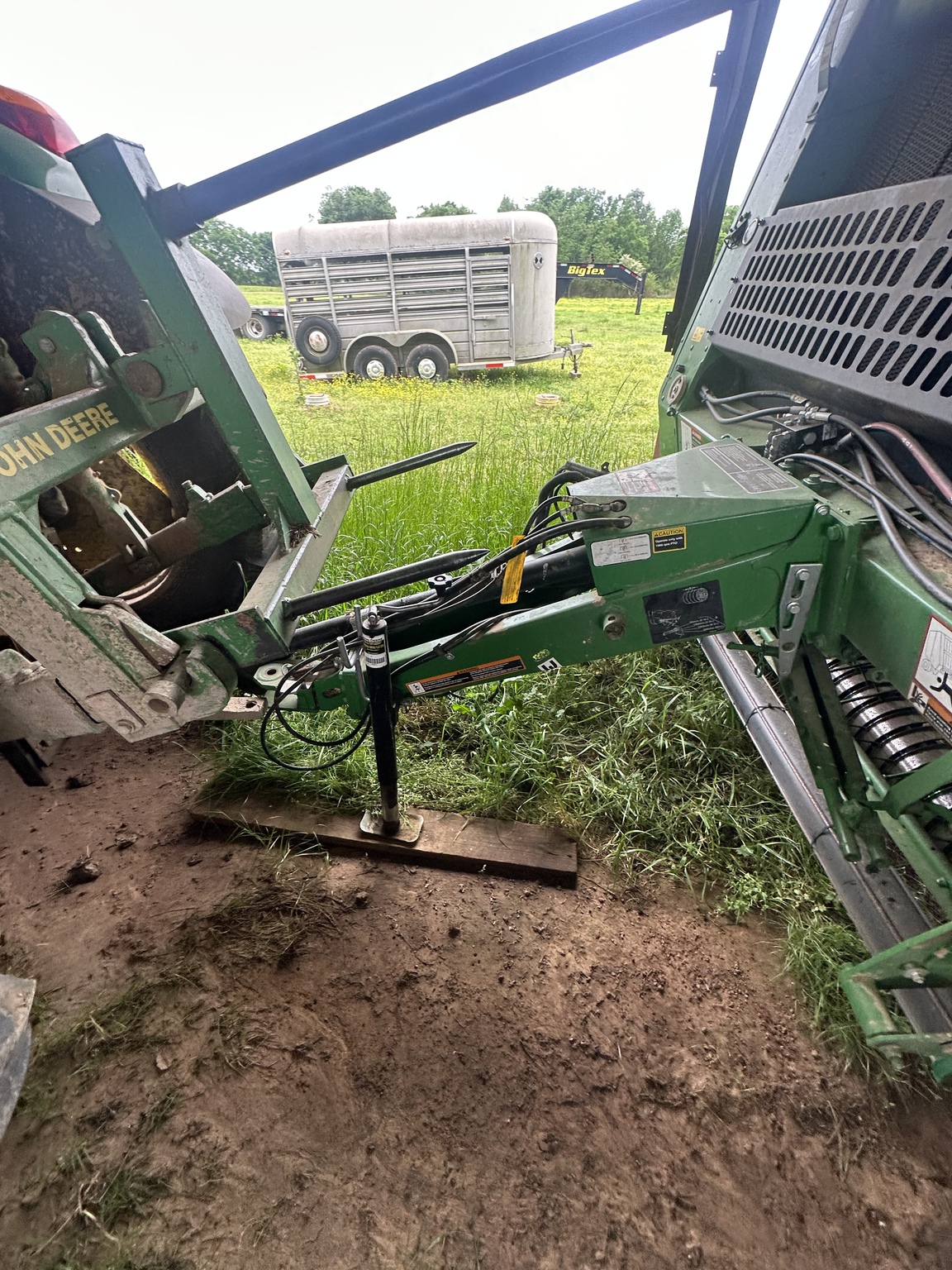 2019 John Deere 560M Image 10