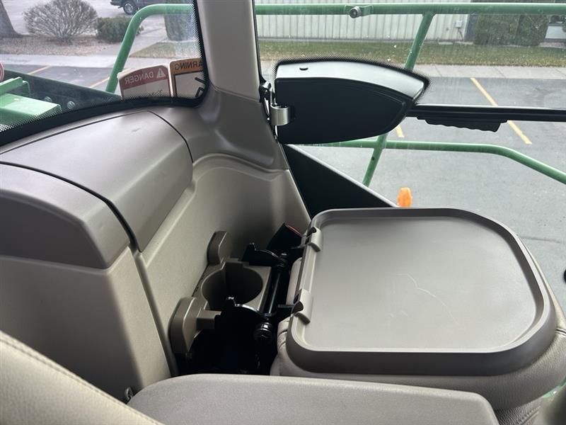 2021 John Deere 9900 Image 28