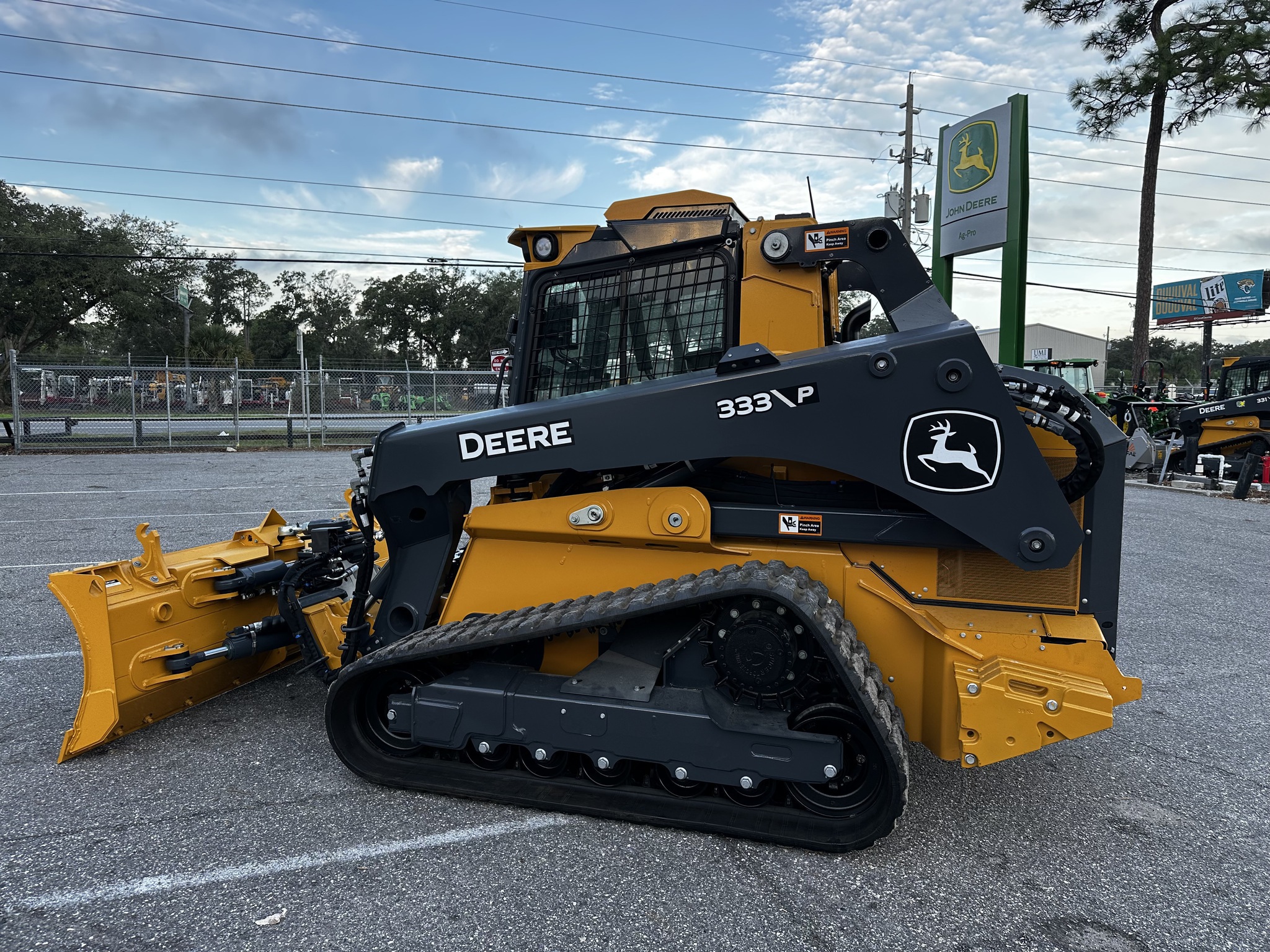 2025 John Deere 333 P Image 4
