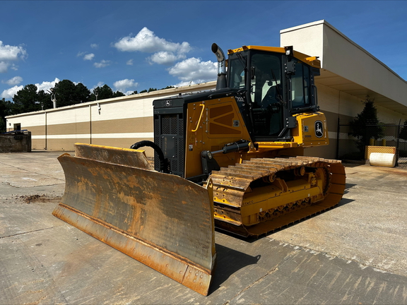 Photo of a 2024 John Deere 700L