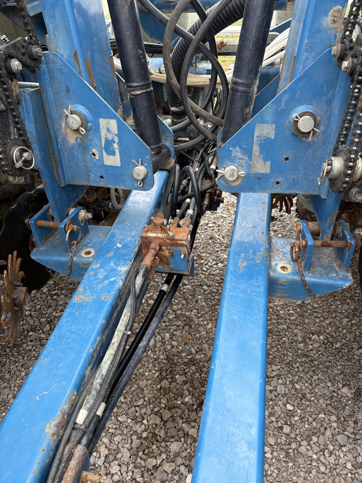 1999 Kinze 2210 Image 16