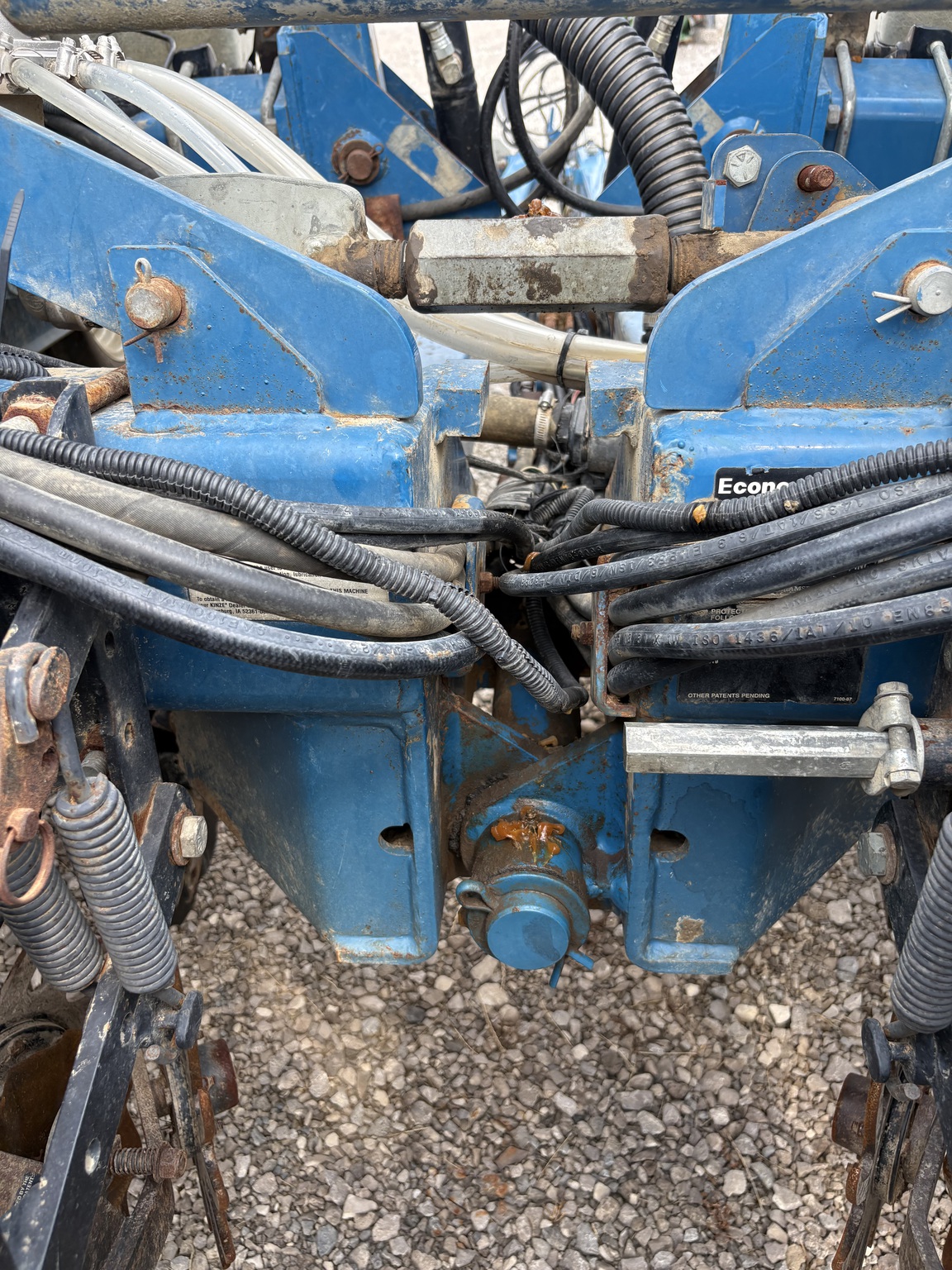 1999 Kinze 2210 Image 18