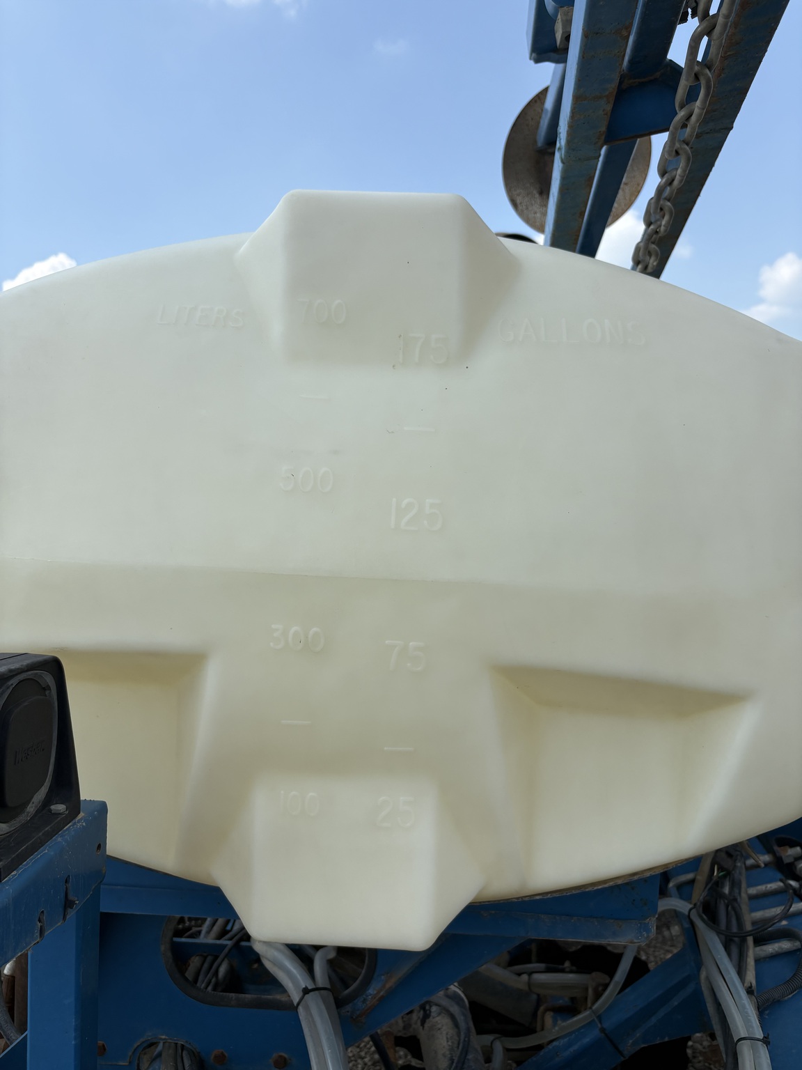 1999 Kinze 2210 Image 20