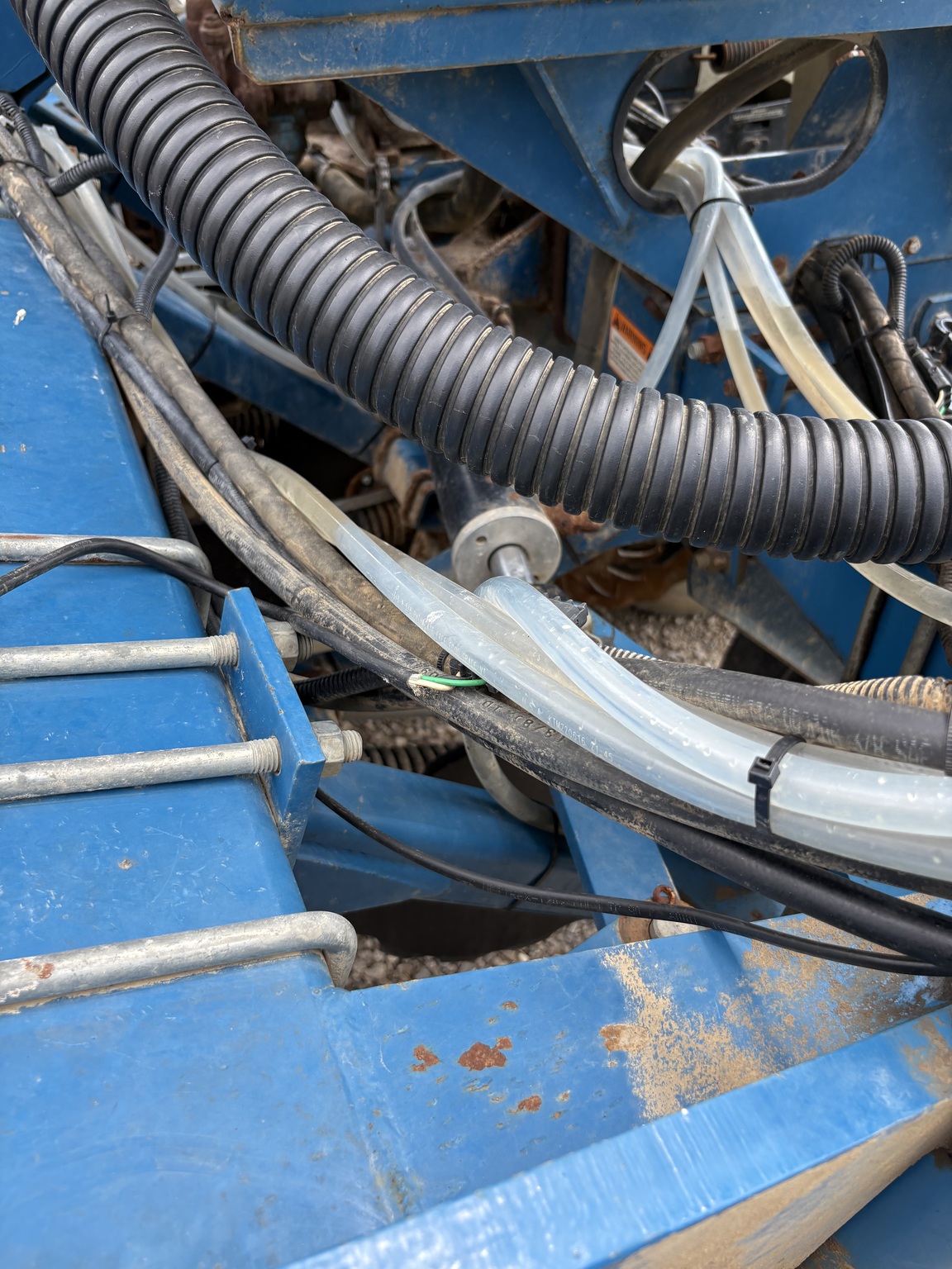 1999 Kinze 2210 Image 13