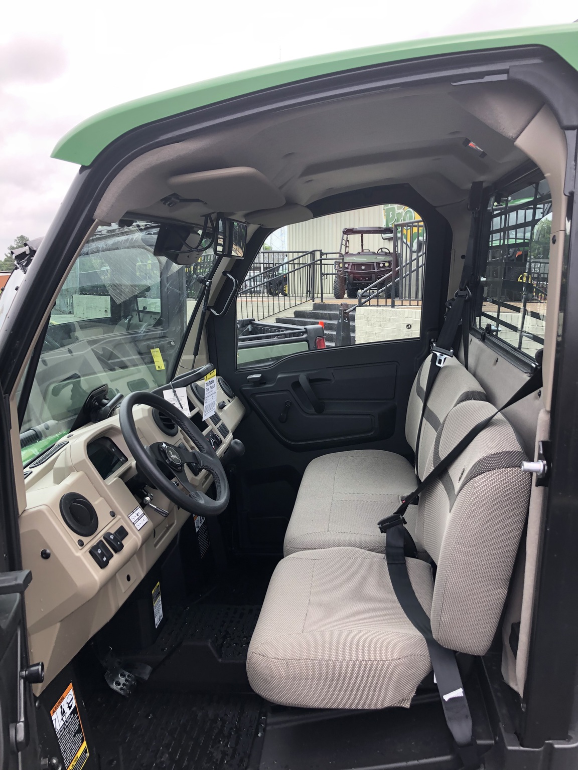 2024 John Deere XUV 835R Image 8