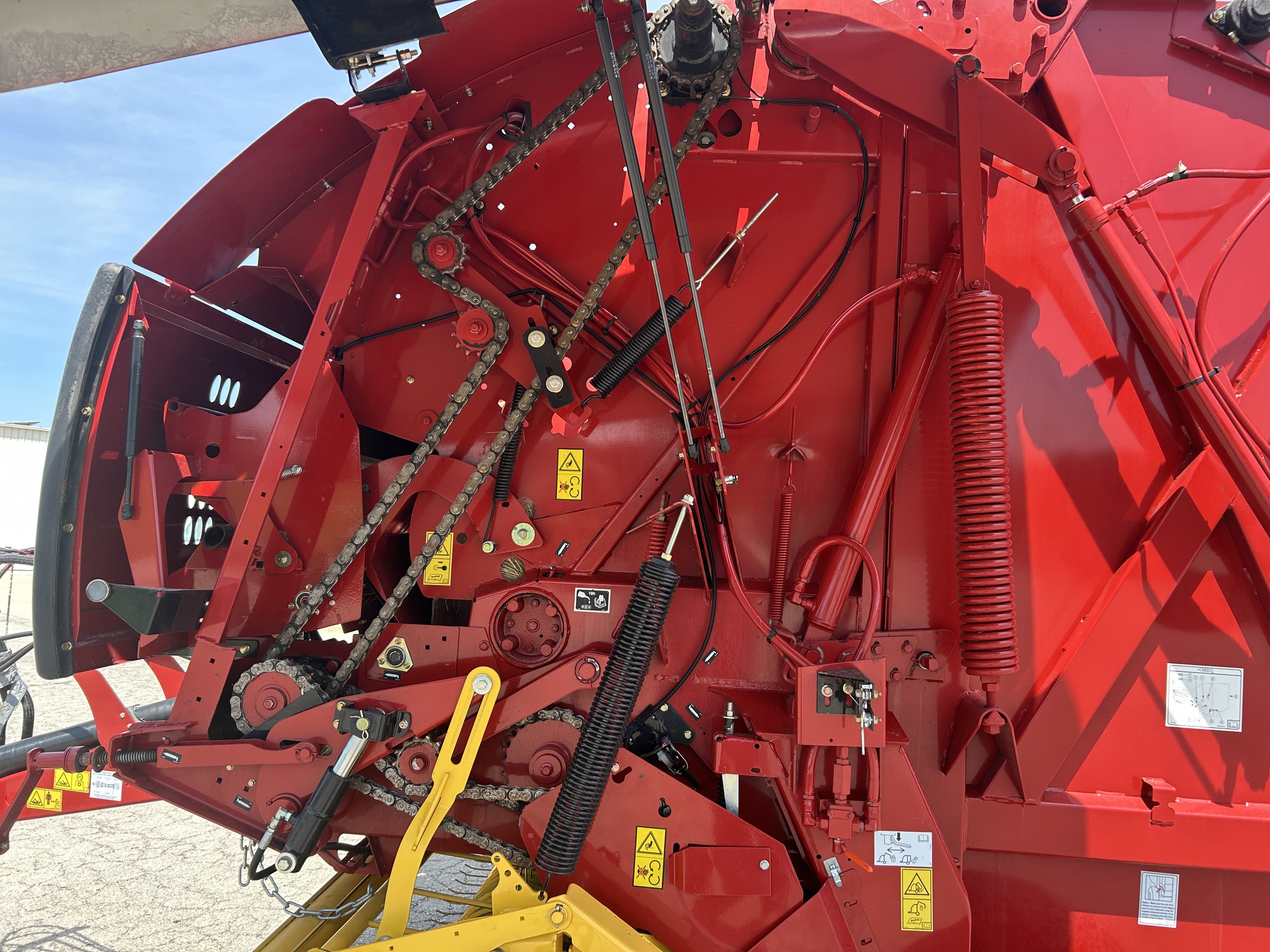  2019 New Holland Rollbelt 560 at Heritage Tractor in Baldwin City, KS