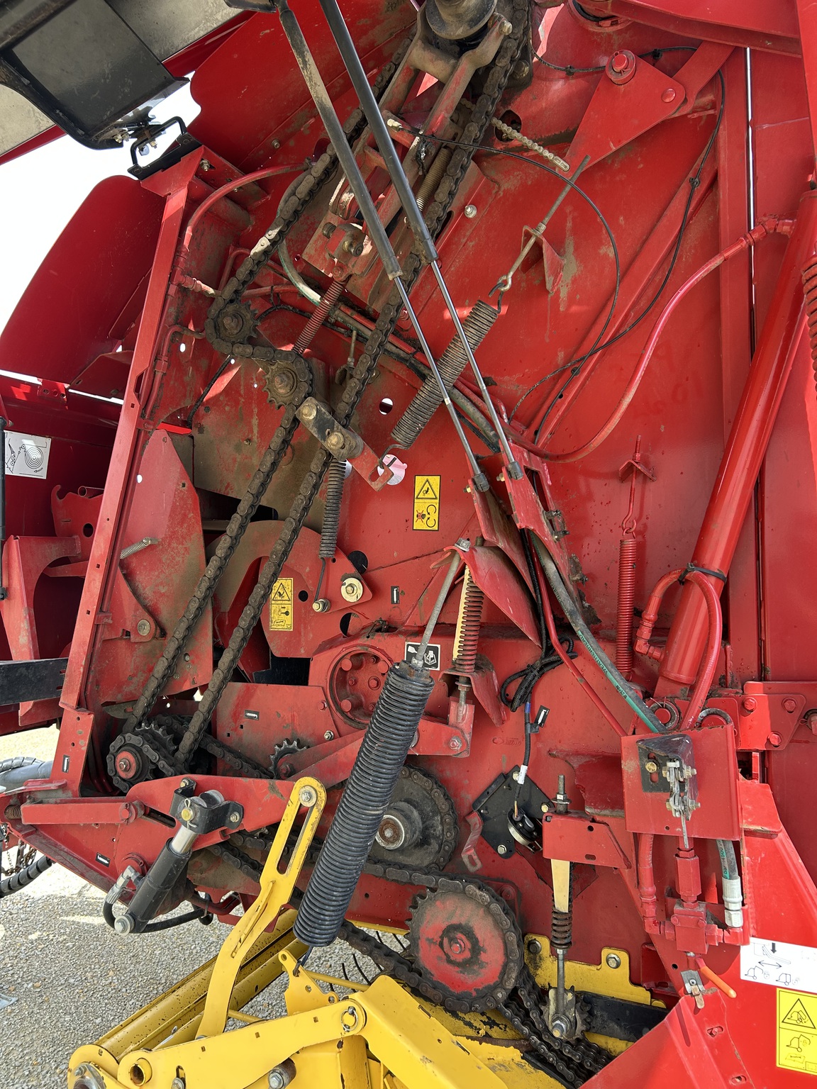  2016 New Holland Rollbelt 560 at Heritage Tractor in Dixon, IL