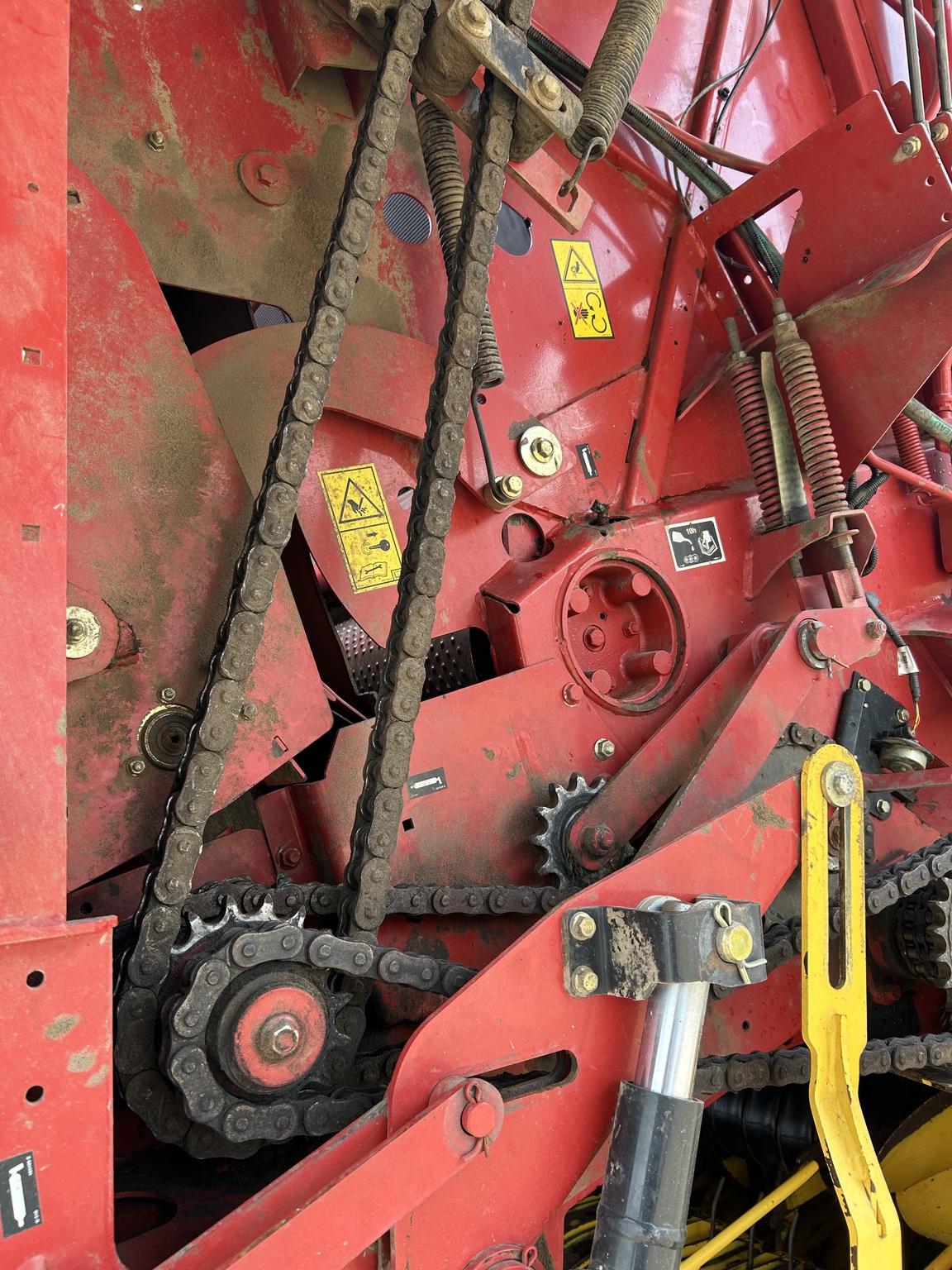  2016 New Holland Rollbelt 560 at Heritage Tractor in Dixon, IL
