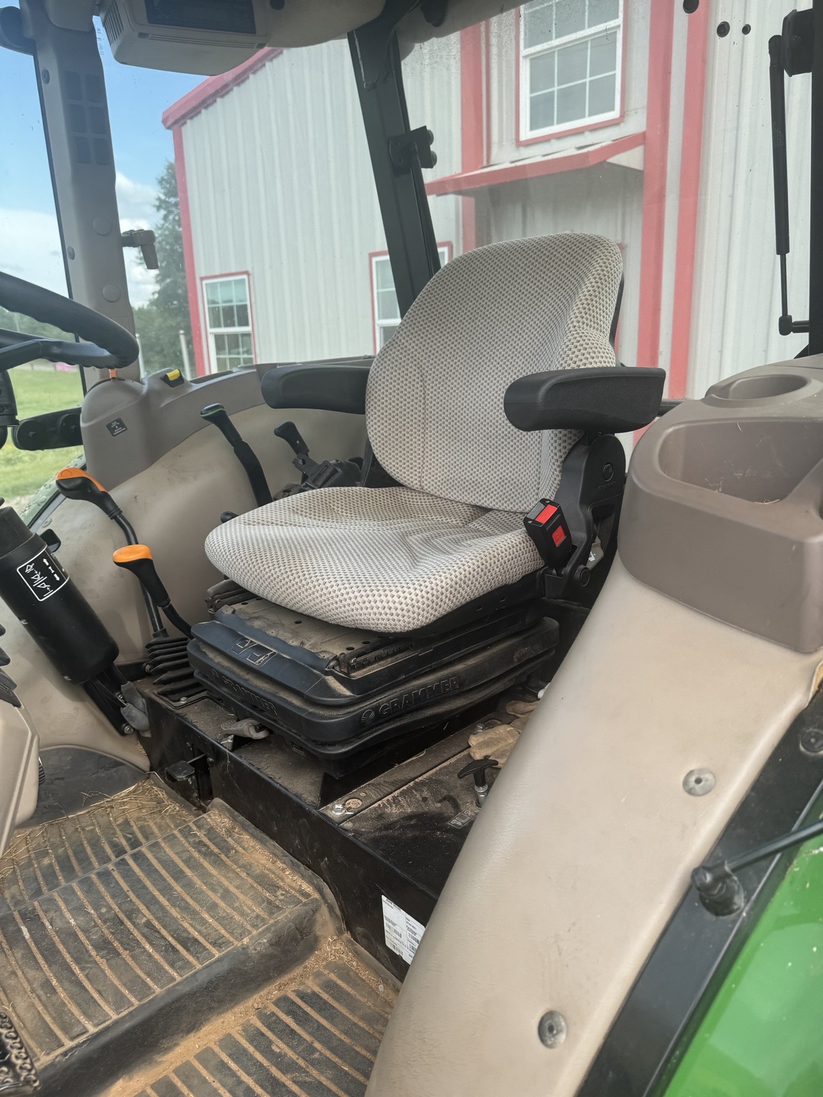 2021 John Deere 5075E Image 8