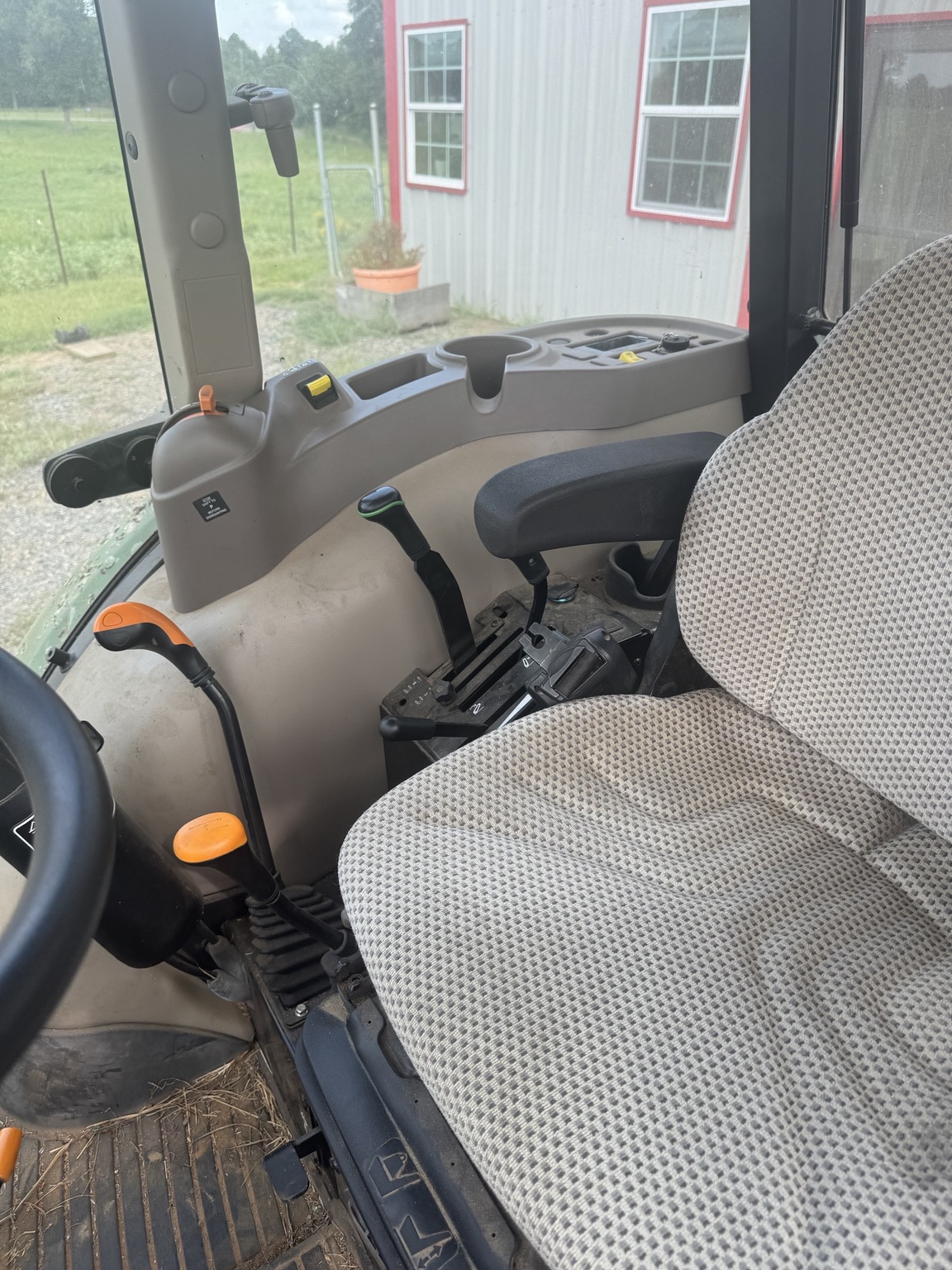2021 John Deere 5075E Image 9