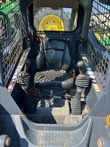 2017 John Deere 324E Image 3