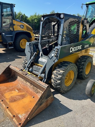 2017 John Deere 324E Image 4