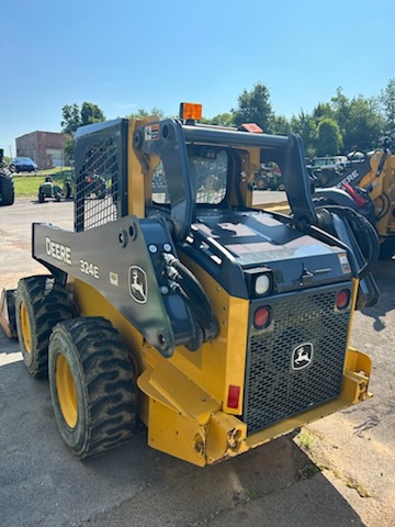 2017 John Deere 324E Image 5