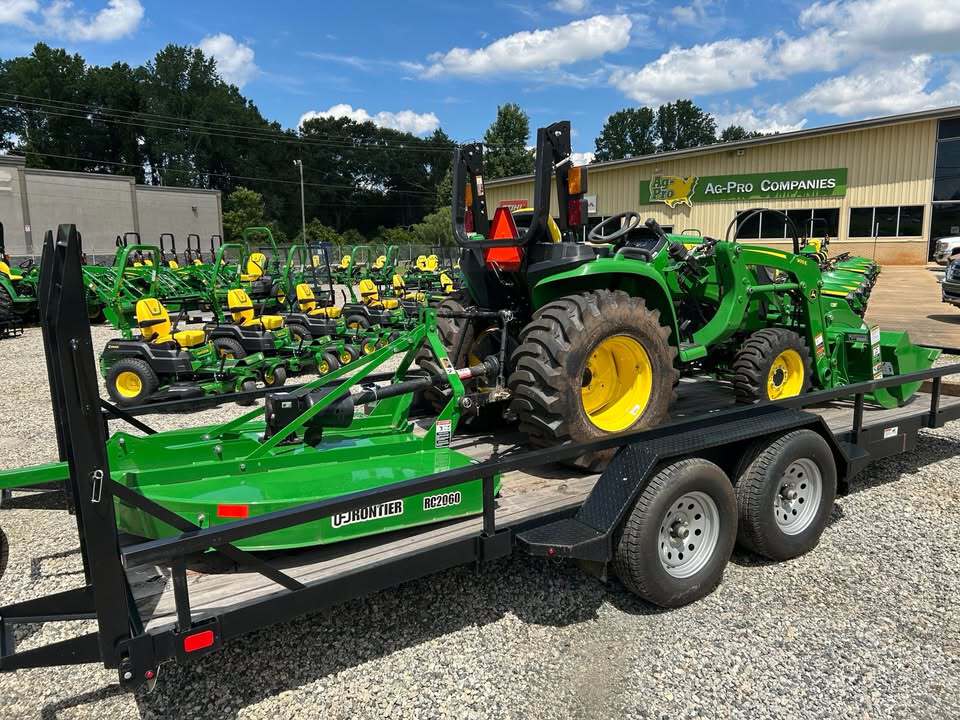 2024 John Deere 3038E Image 4