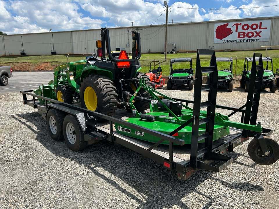 2024 John Deere 3038E Image 3