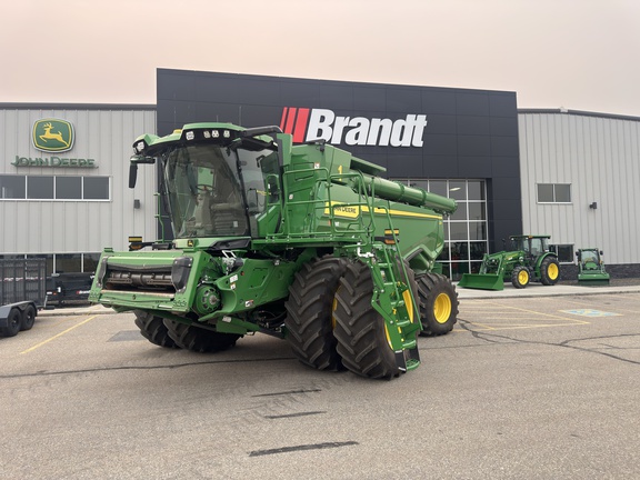 Photo of a 2025 John Deere X9 1000