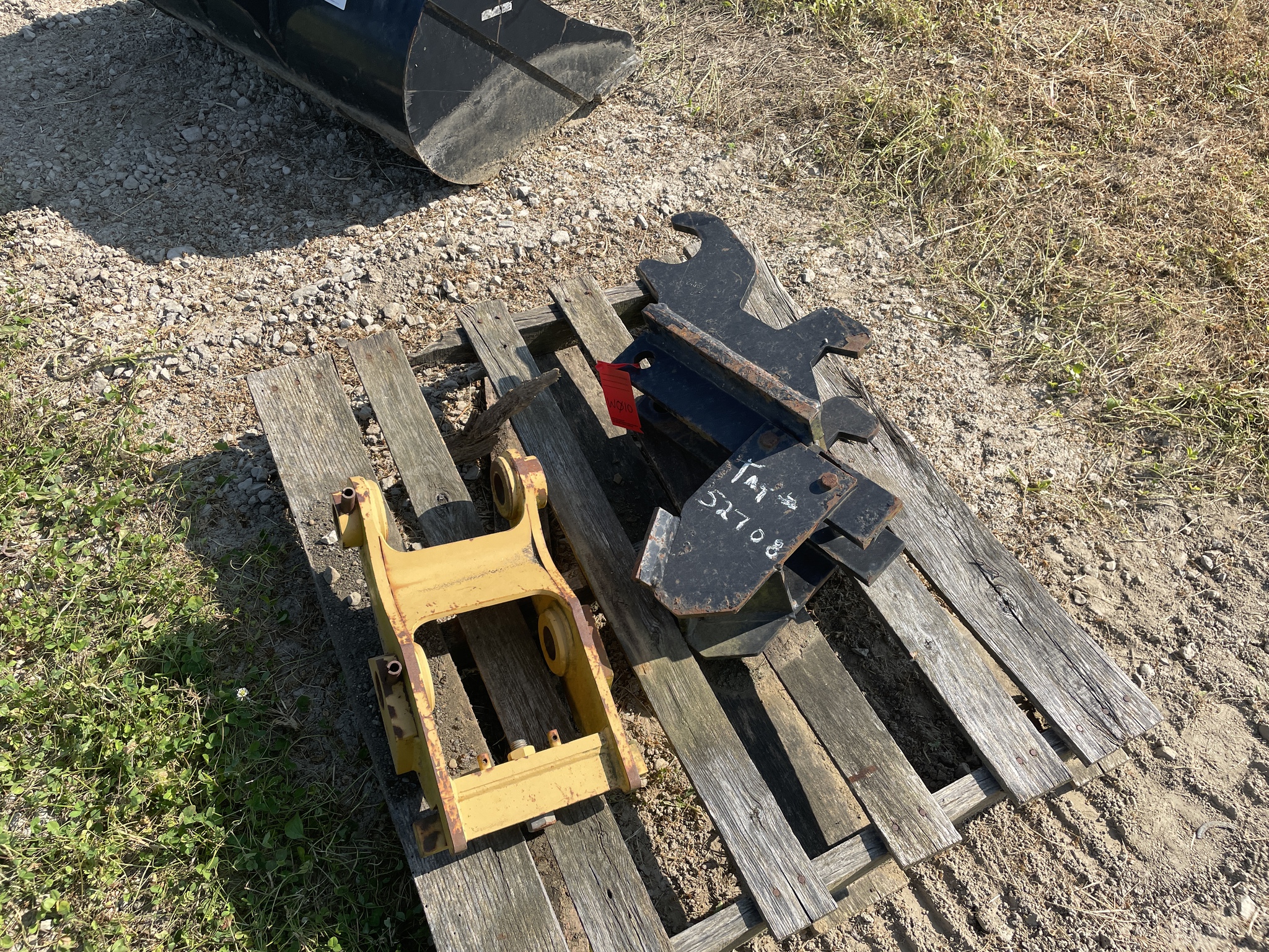 John Deere WEDGE STYLE COUPLER Image 2