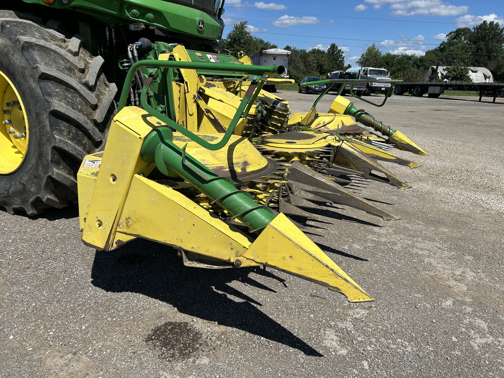 2016 John Deere 676 Image 2