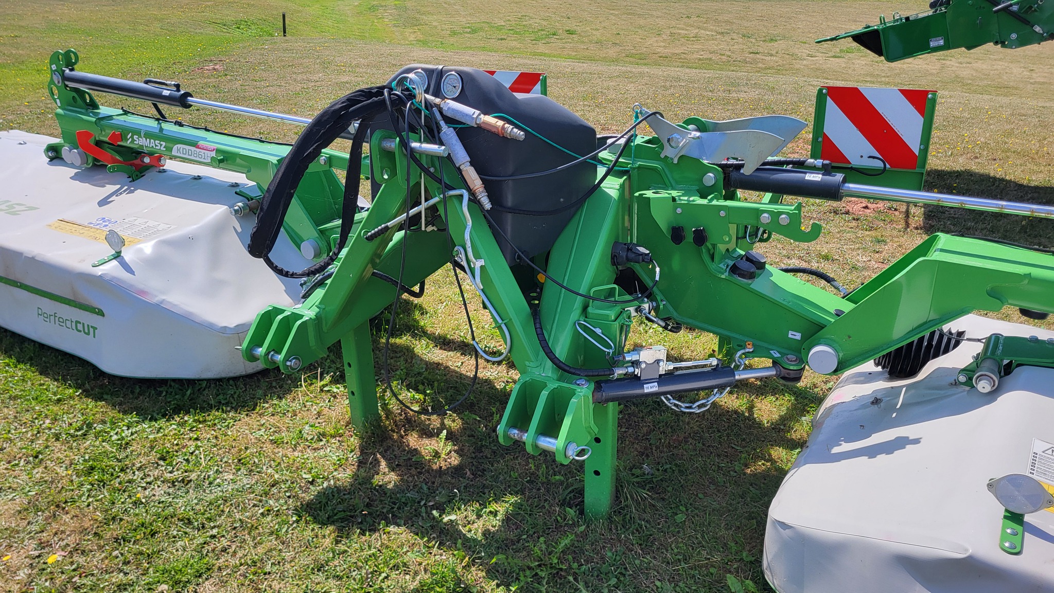 2023 Samasz KDD 861 H Double Sided Disc Mower Image 2