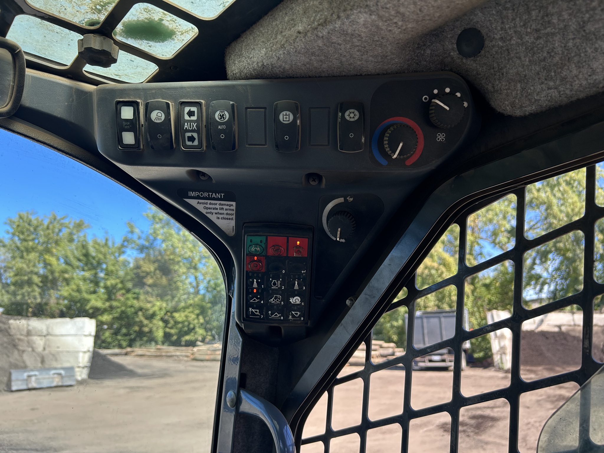 2013 John Deere 332E Image 10