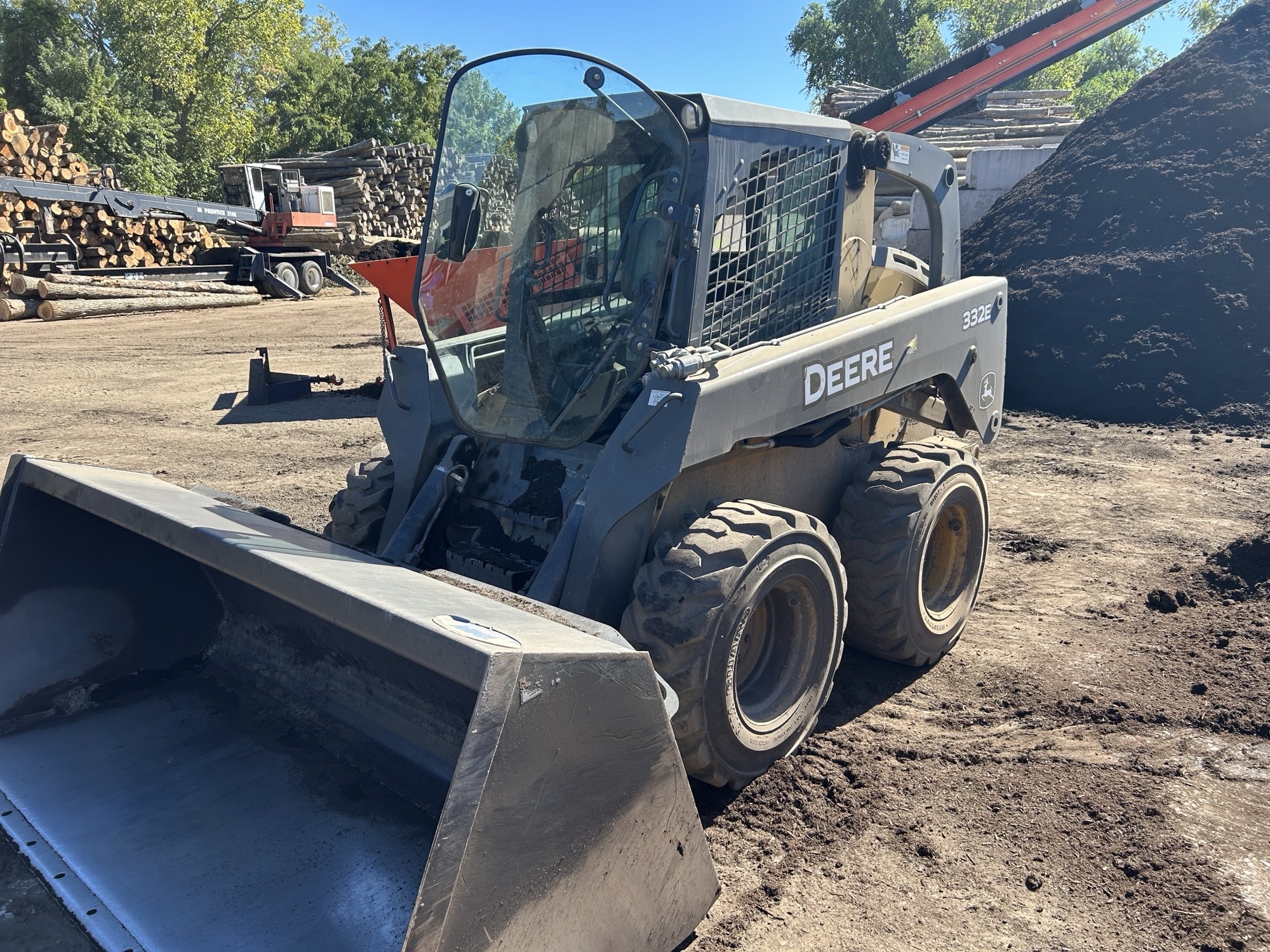 2013 John Deere 332E Image 1