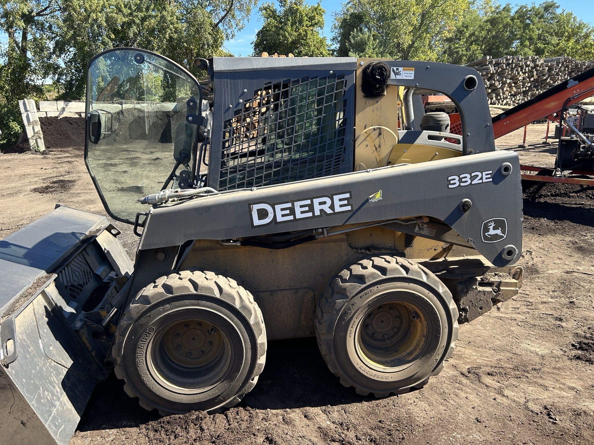 2013 John Deere 332E Image 7