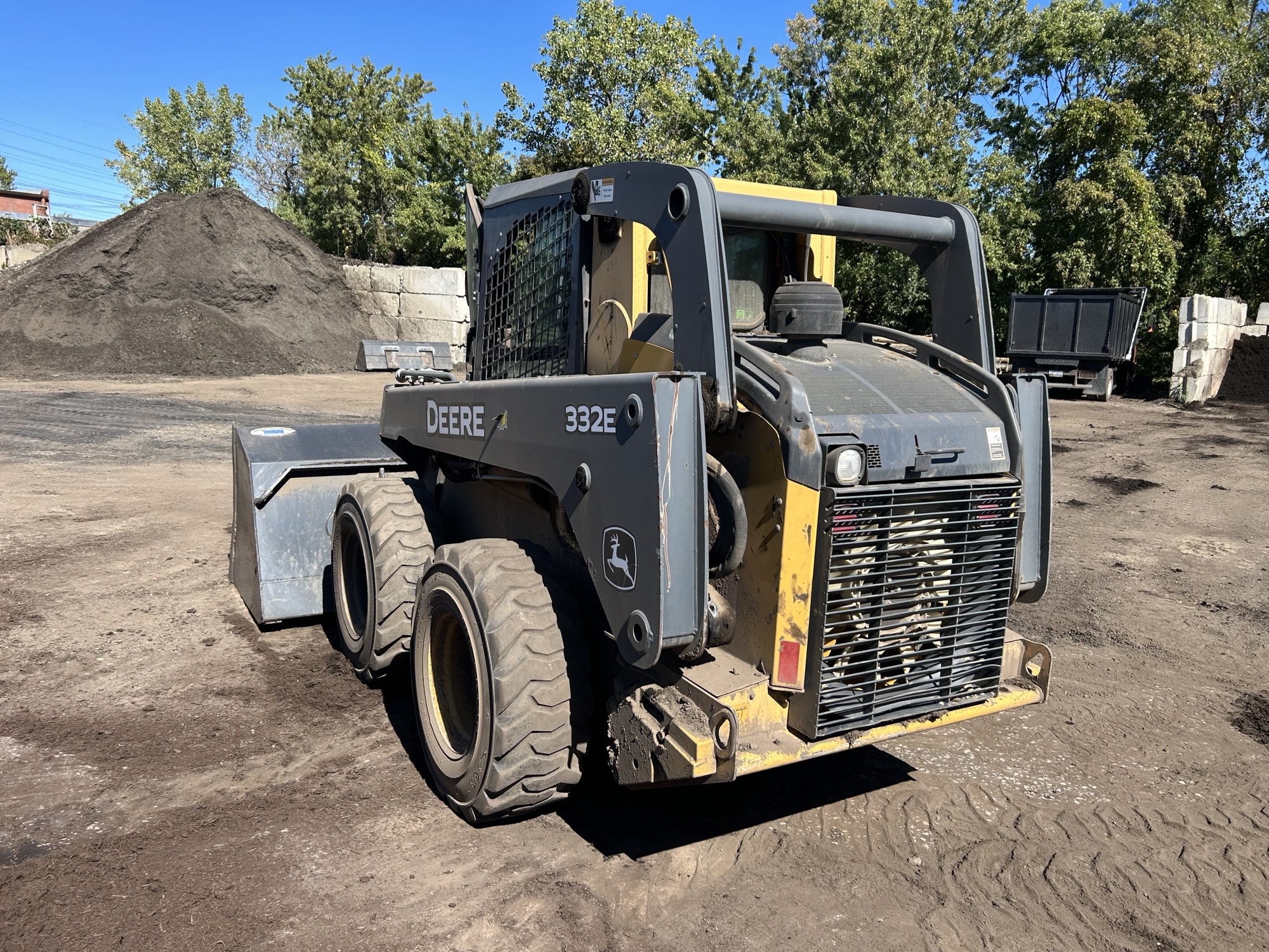 2013 John Deere 332E Image 4