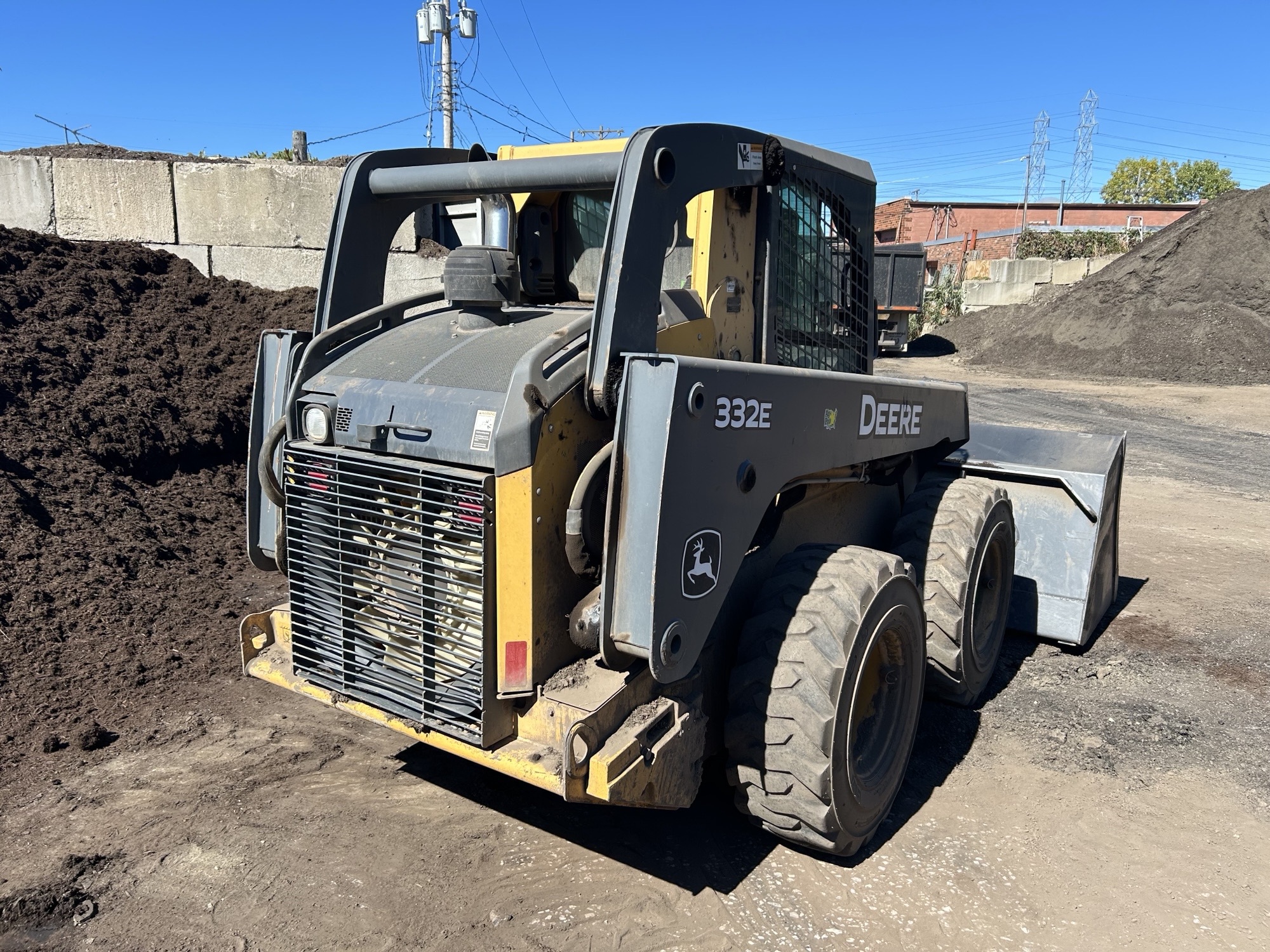 2013 John Deere 332E Image 6