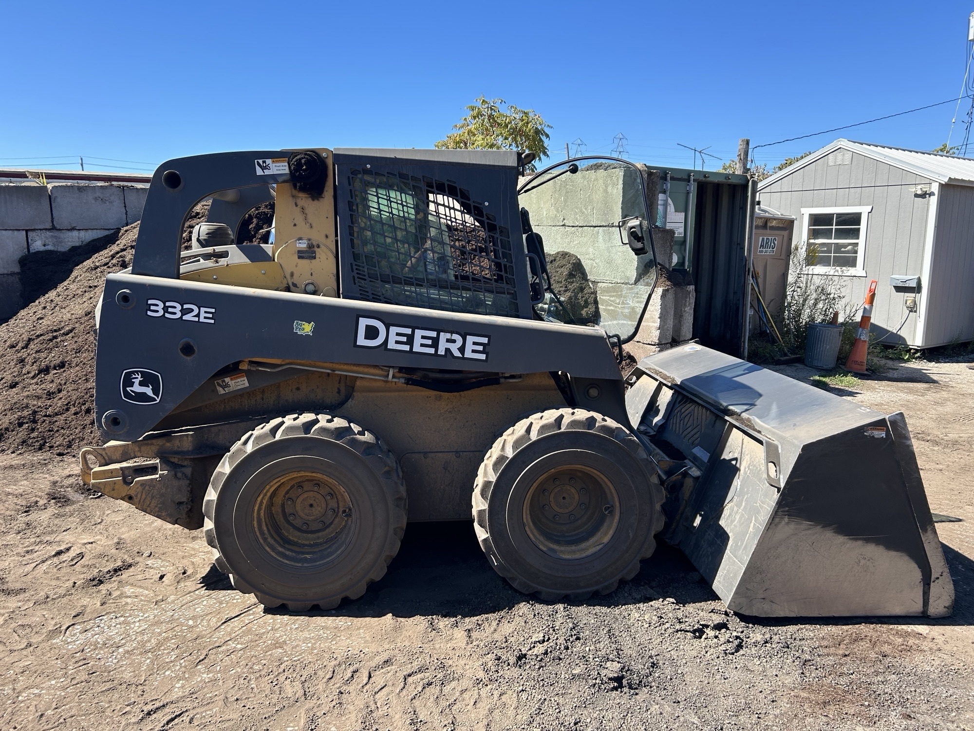 2013 John Deere 332E Image 8