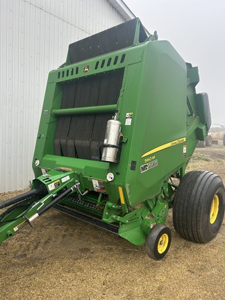  John Deere 560M