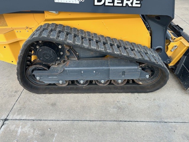 2023 John Deere 325G Image 7