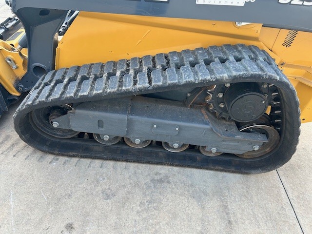 2023 John Deere 325G Image 8