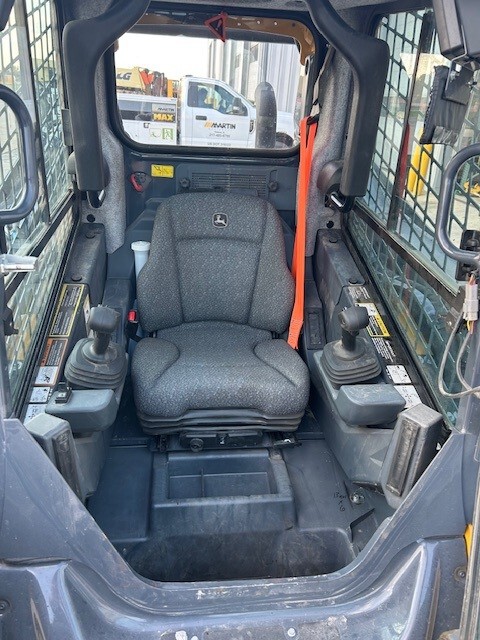 2023 John Deere 325G Image 9