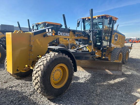 Photo of a 2024 John Deere 772G