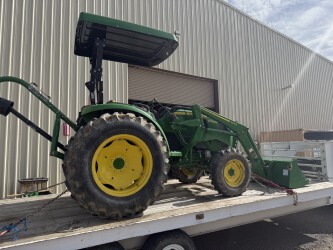 2023 John Deere 4044M Image 3