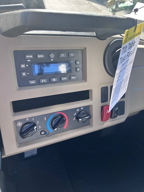 2026 John Deere 845R Image 9