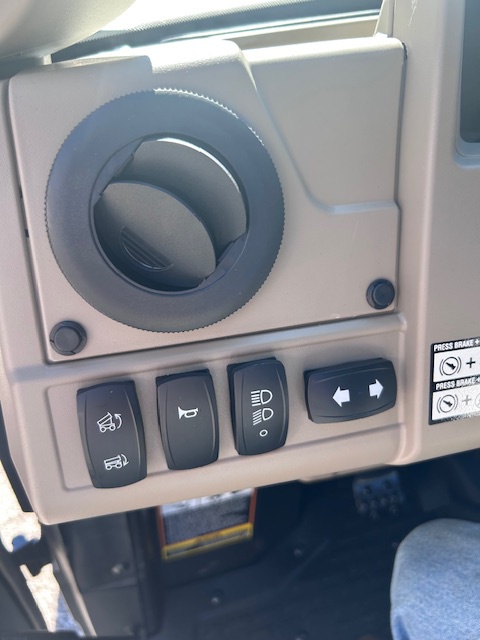 2026 John Deere 845R Image 11