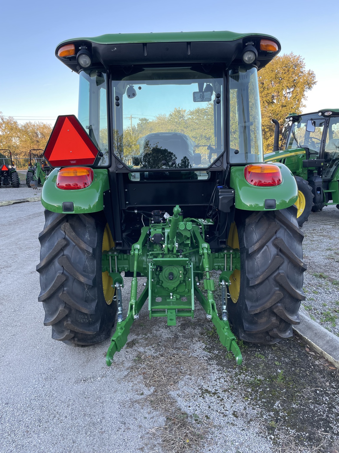 2025 John Deere 5067E Image 7