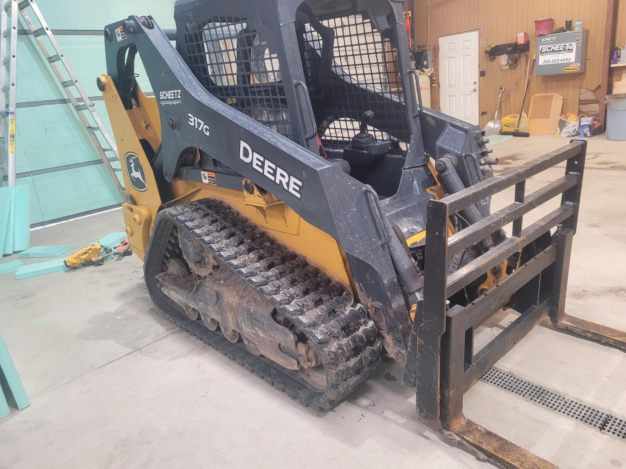 2021 John Deere 317G Image 4