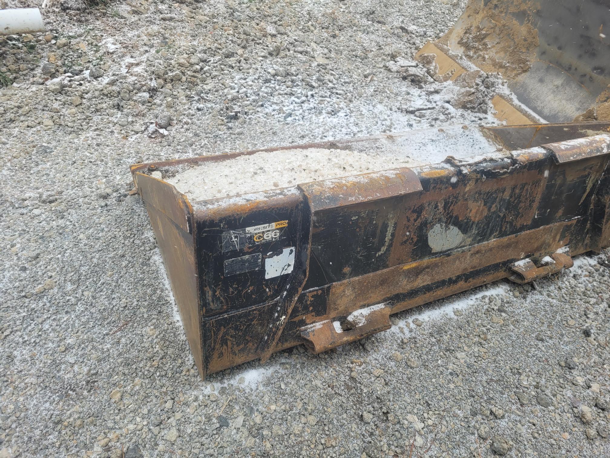 2021 John Deere 317G Image 10