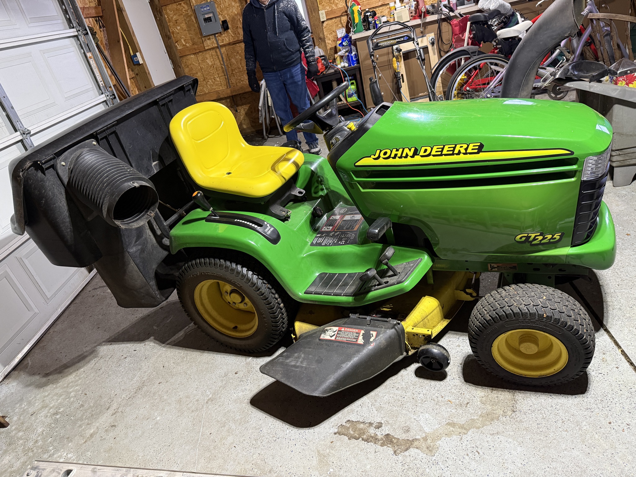 2000 John Deere GT225 Image 2