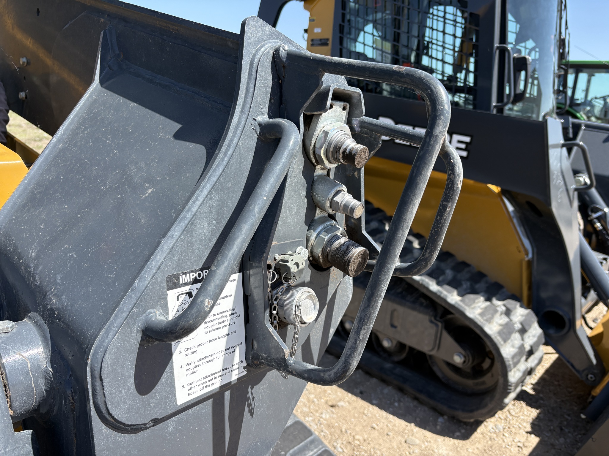 2022 John Deere 333G Image 5