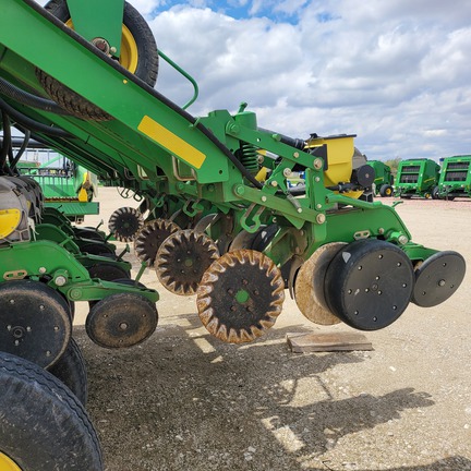2004 John Deere 1790 (11th thumbnail)