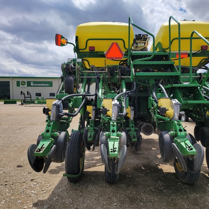 2004 John Deere 1790 (18th thumbnail)