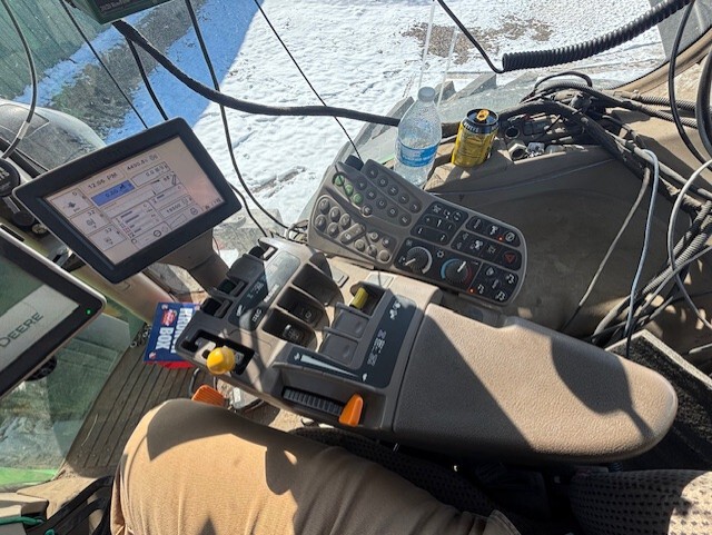 2012 John Deere 8235R Image 6