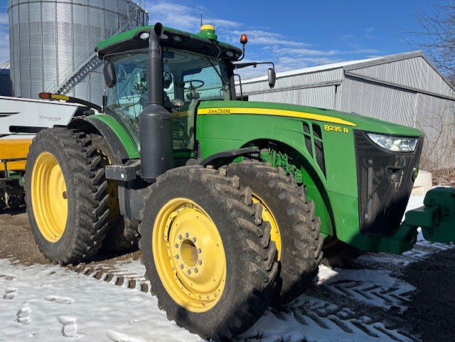 2012 John Deere 8235R Image 1