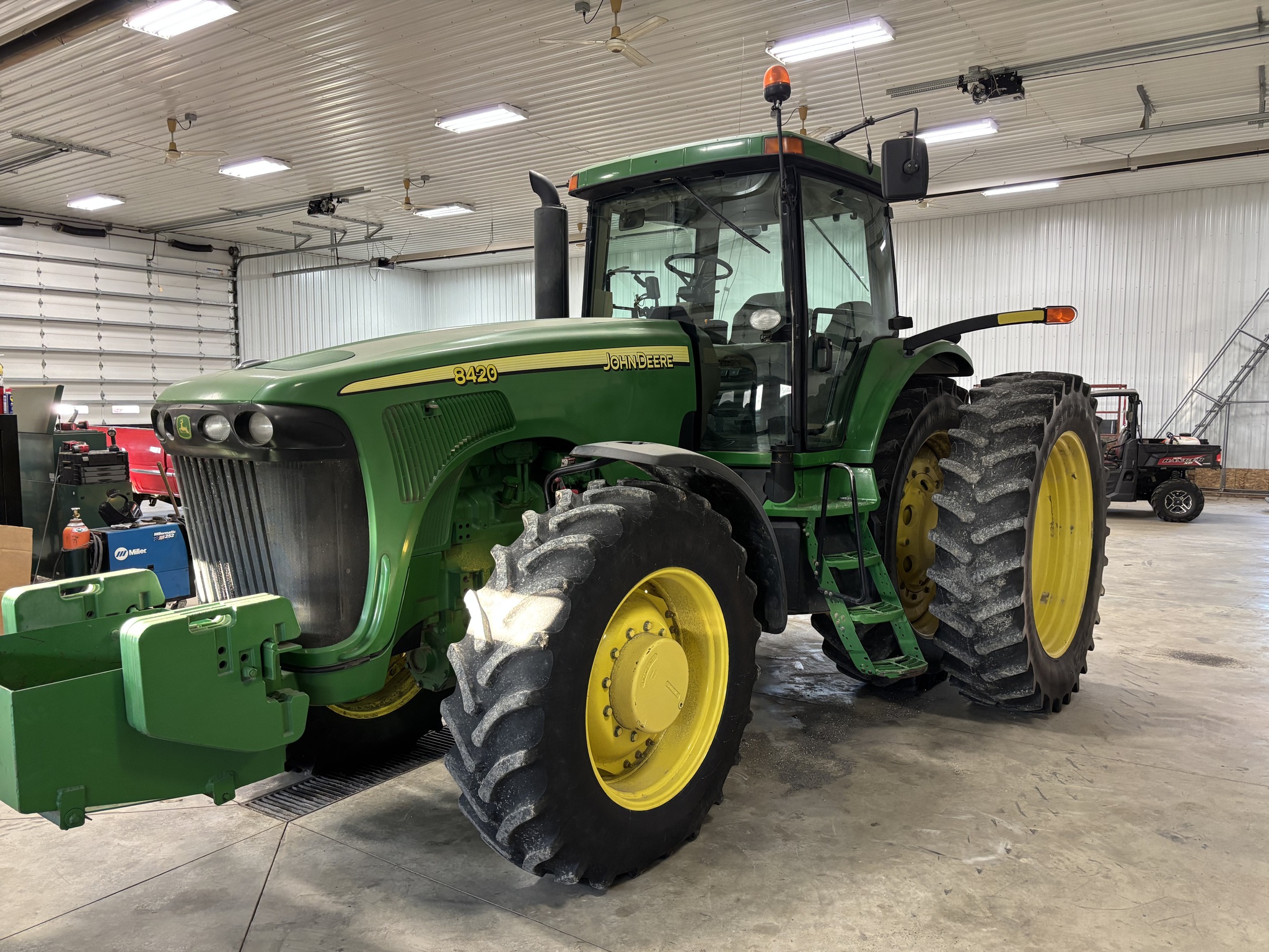 2005 John Deere 8420 Image 1