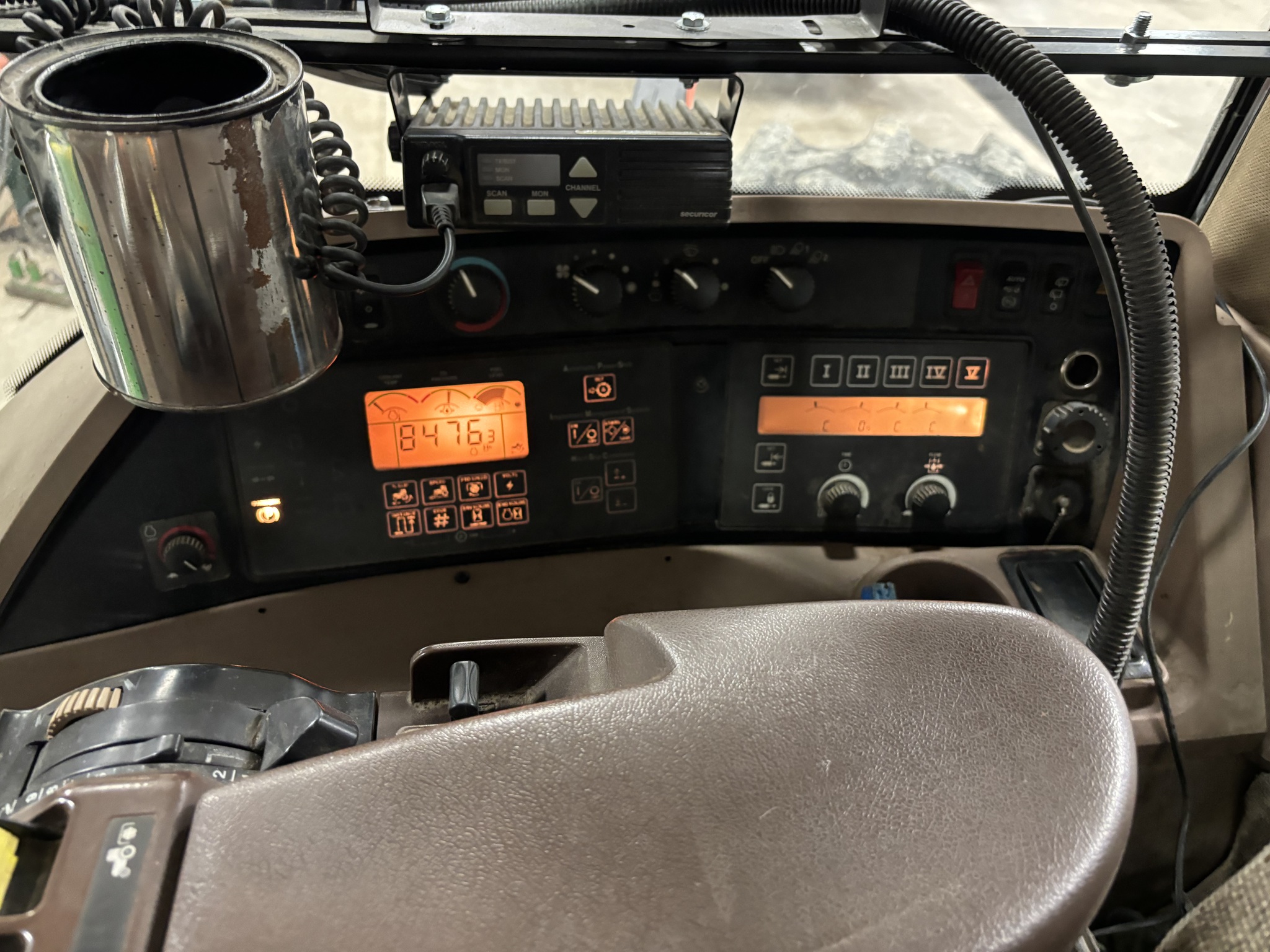 2005 John Deere 8420 Image 3