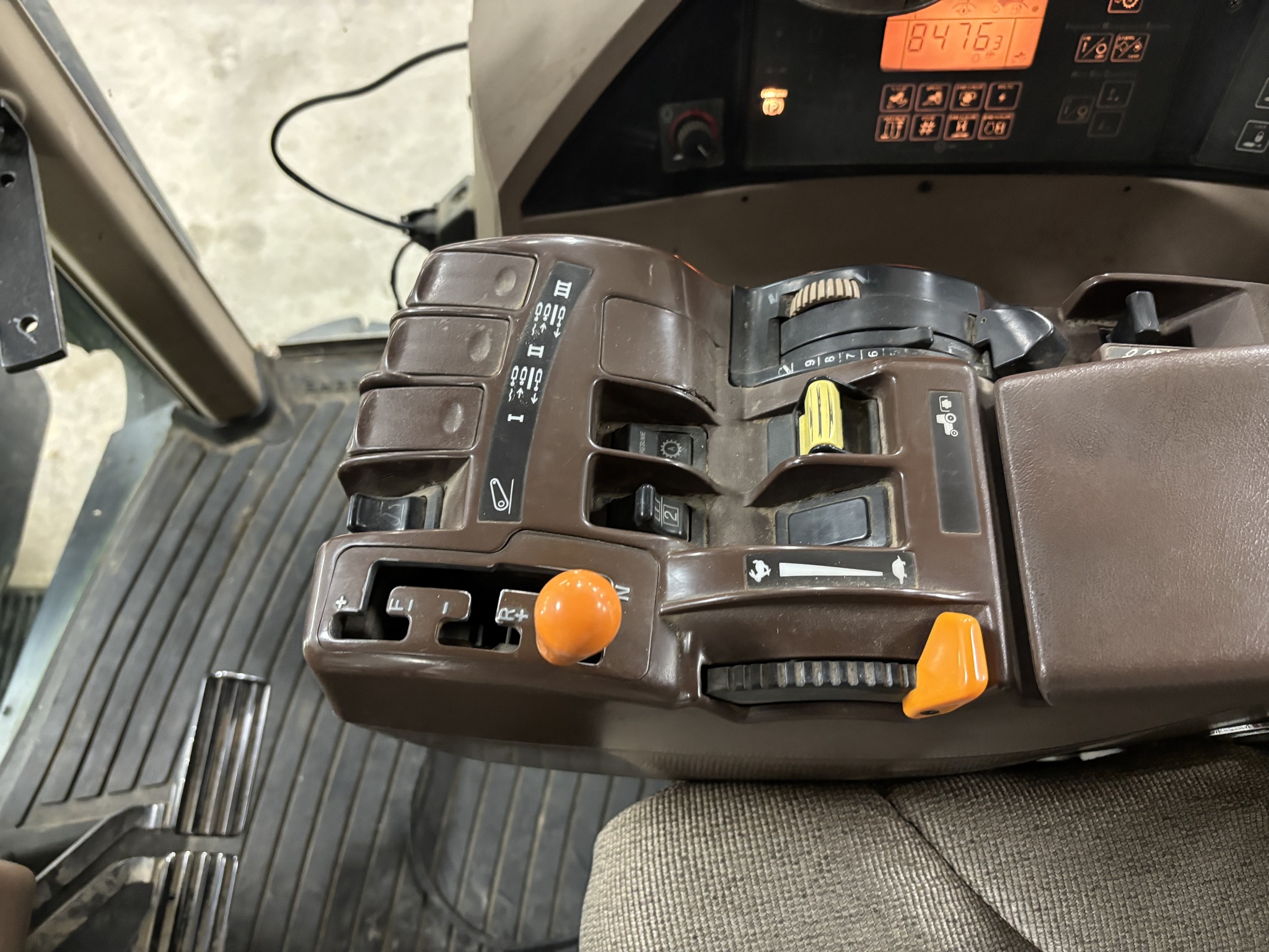 2005 John Deere 8420 Image 2